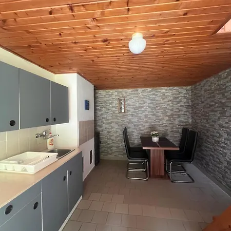 Roda S Vnitrni Saunou Casa vacanze Rabyne