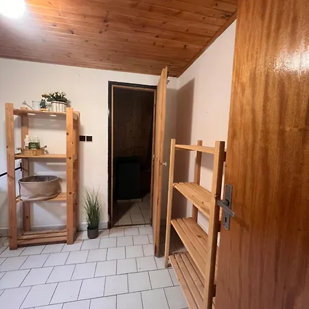 Roda S Vnitrni Saunou