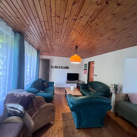 Roda S Vnitřní Saunou Сasa de vacaciones Rabyne
