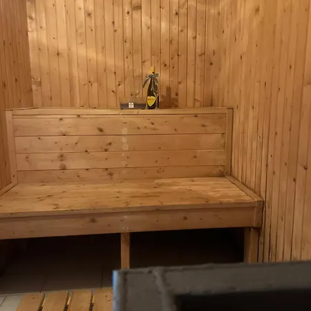 Roda S Vnitrni Saunou *